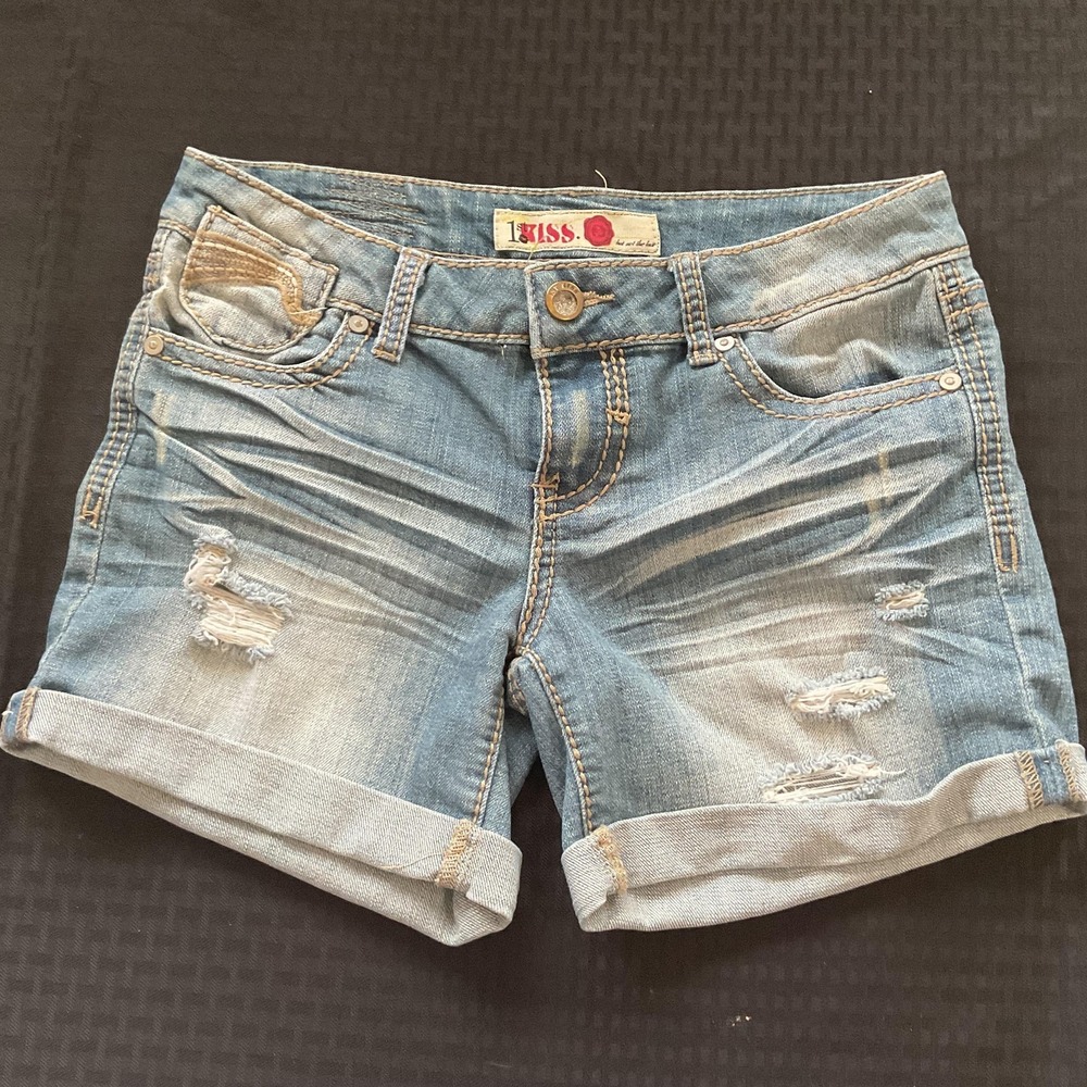 1st Kiss‎ Shorts Juniors 8 Blue Denim Bermuda Distressed Cuffed Embroidered